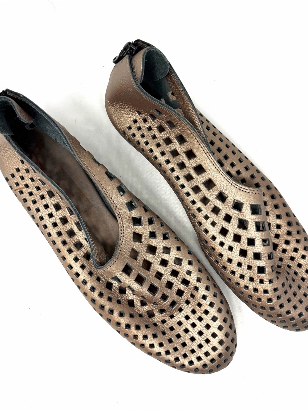 ARCHE NRICK FLAT IN METALLIC TAN sixe 10 / 41
